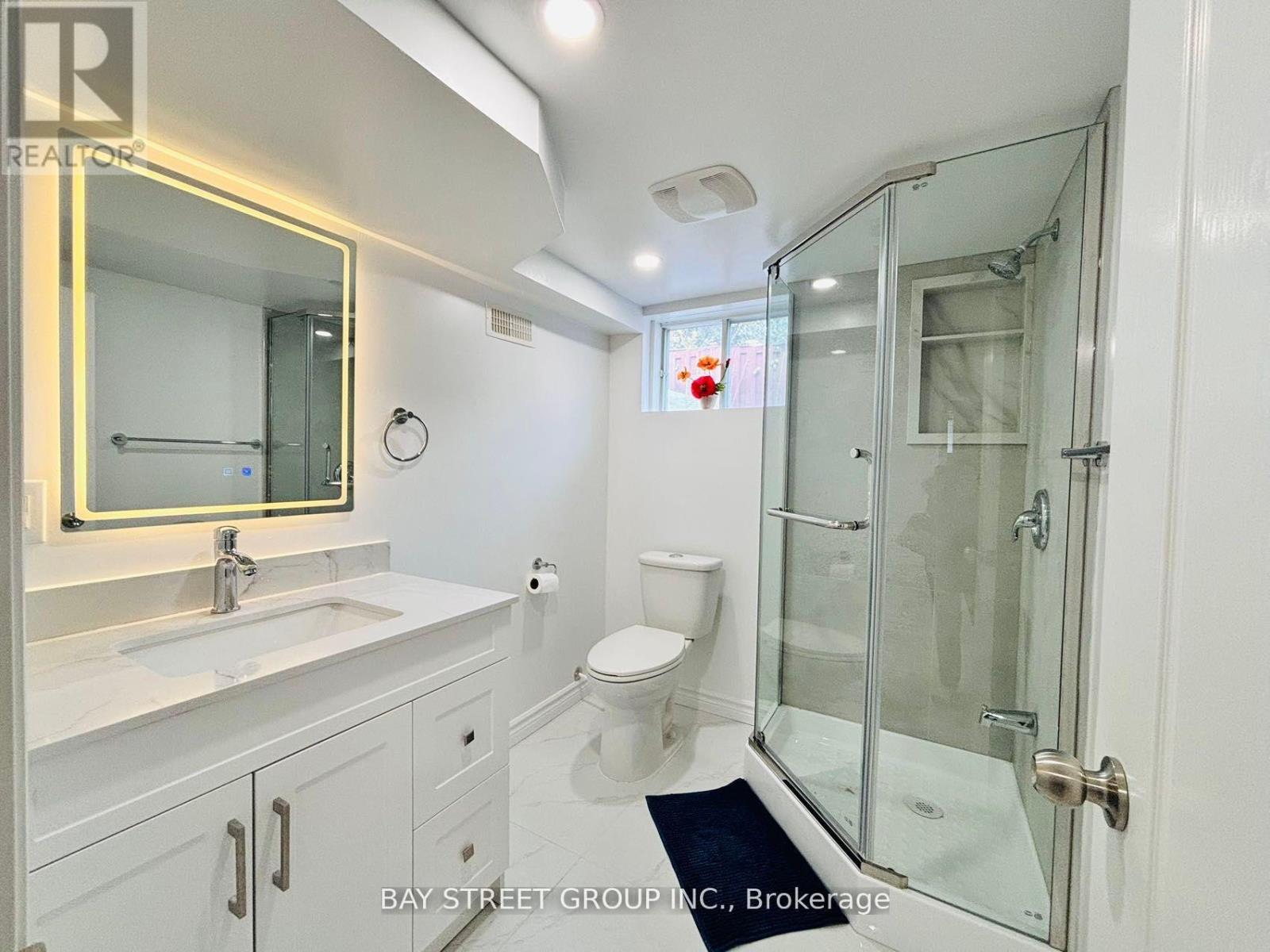 Photo 9 of Bsmt 457 Windhurst Gate, Richmond Hill ON