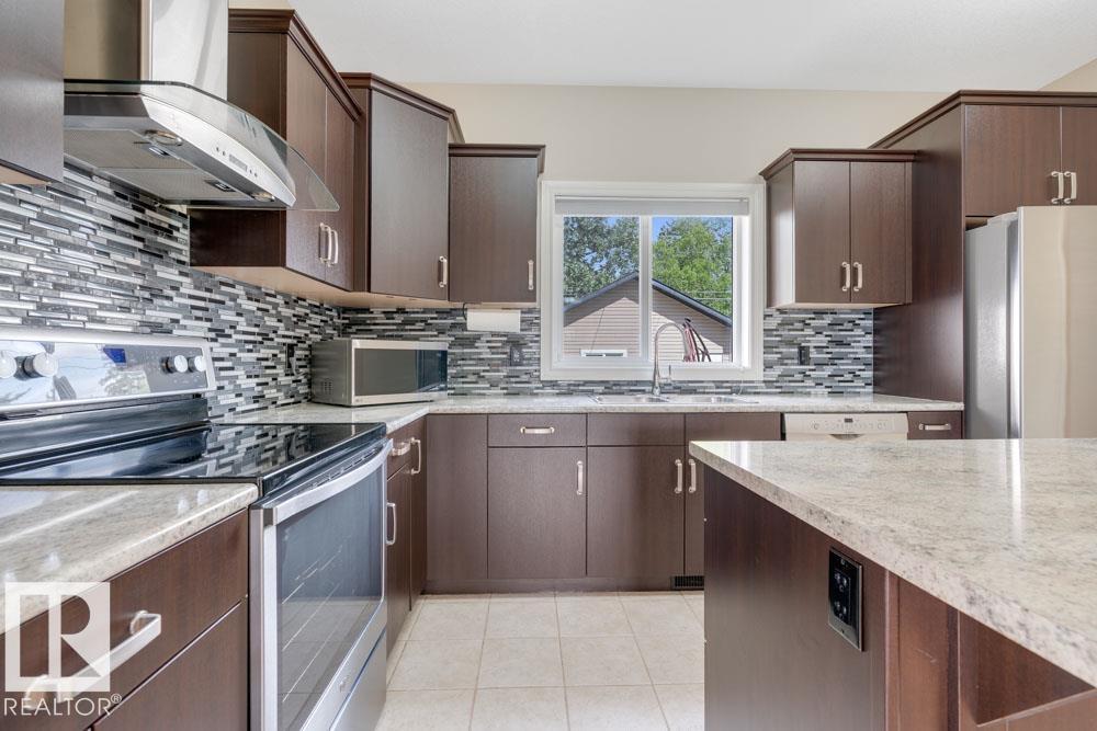 Photo 10 of 12029 69 St Nw, Edmonton AB