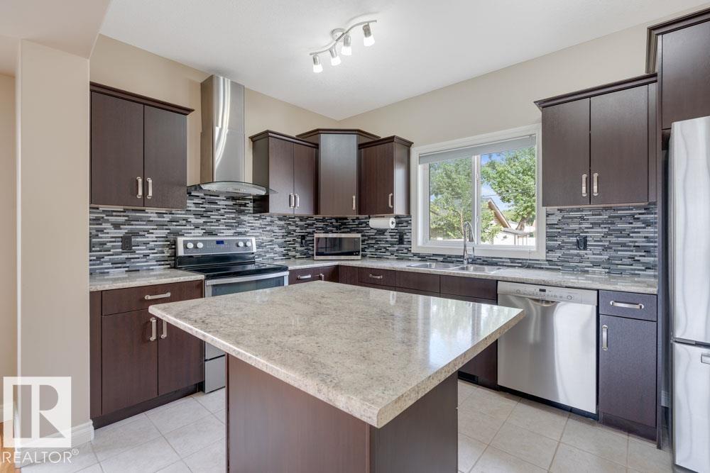 Photo 9 of 12029 69 St Nw, Edmonton AB