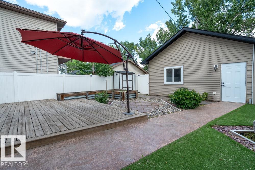 Photo 1 of 12029 69 St Nw, Edmonton AB