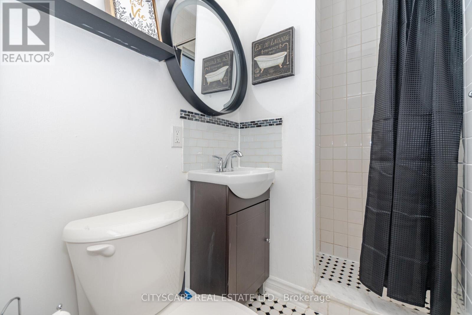 Photo 12 of Main Lower 791 Dufferin Street, Toronto ON