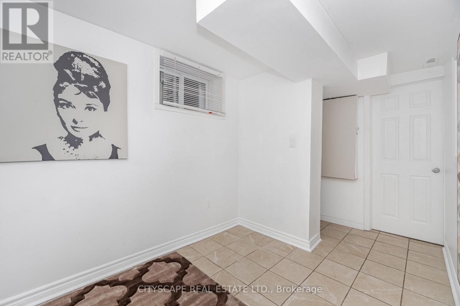 Photo 19 of Main Lower 791 Dufferin Street, Toronto ON