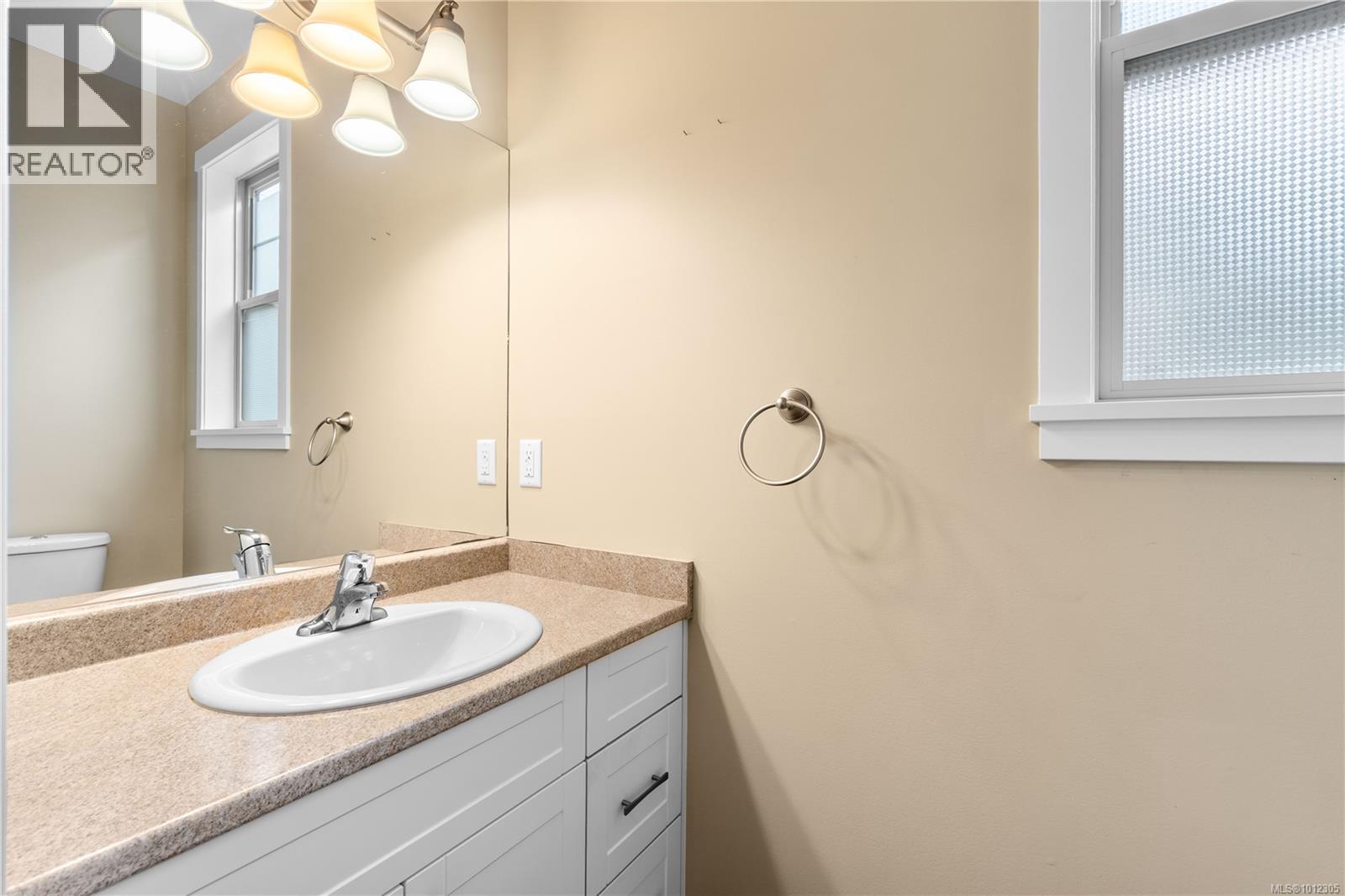 Photo 15 of 2 446 Milton St, Nanaimo BC