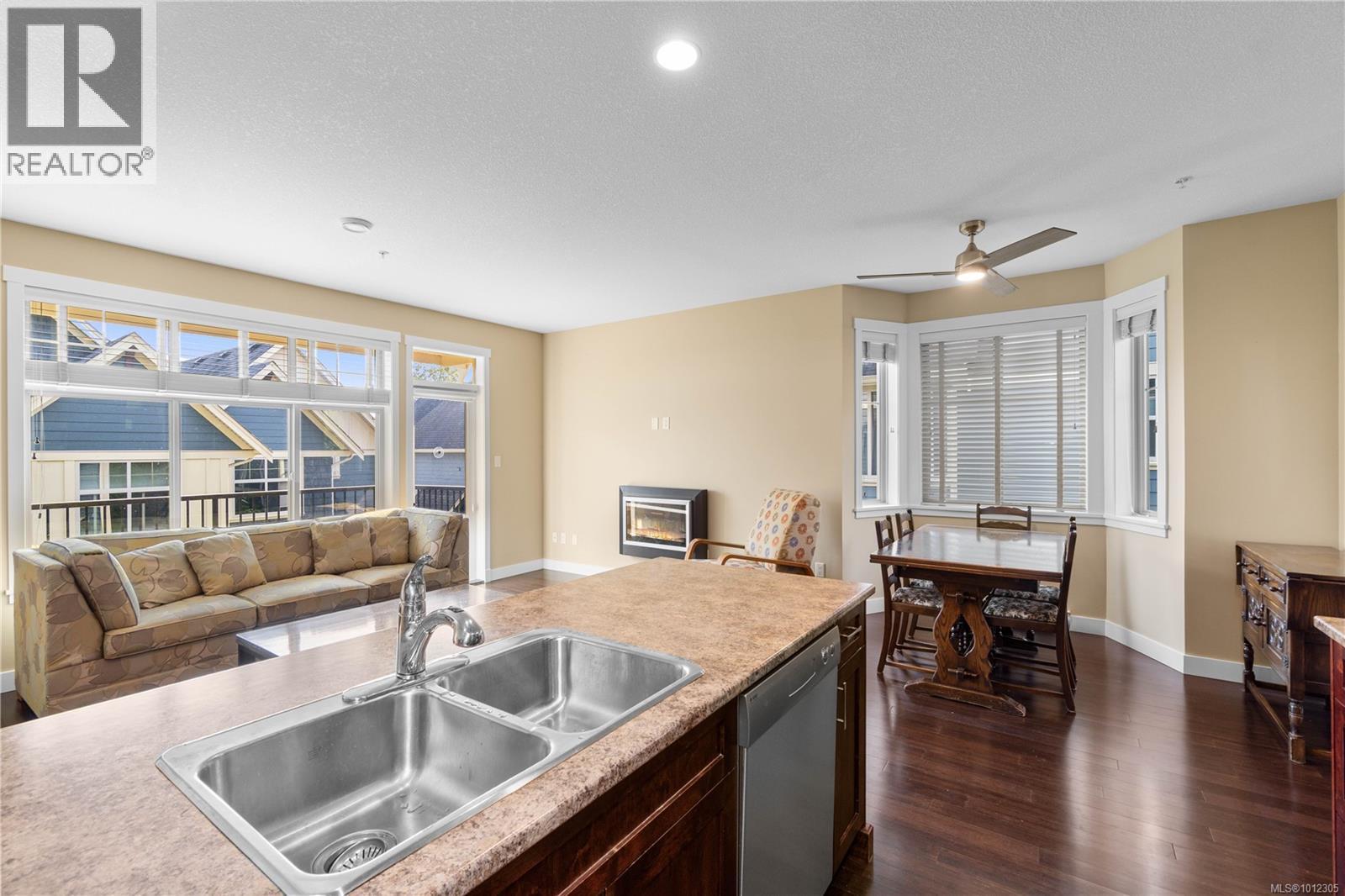 Photo 5 of 2 446 Milton St, Nanaimo BC