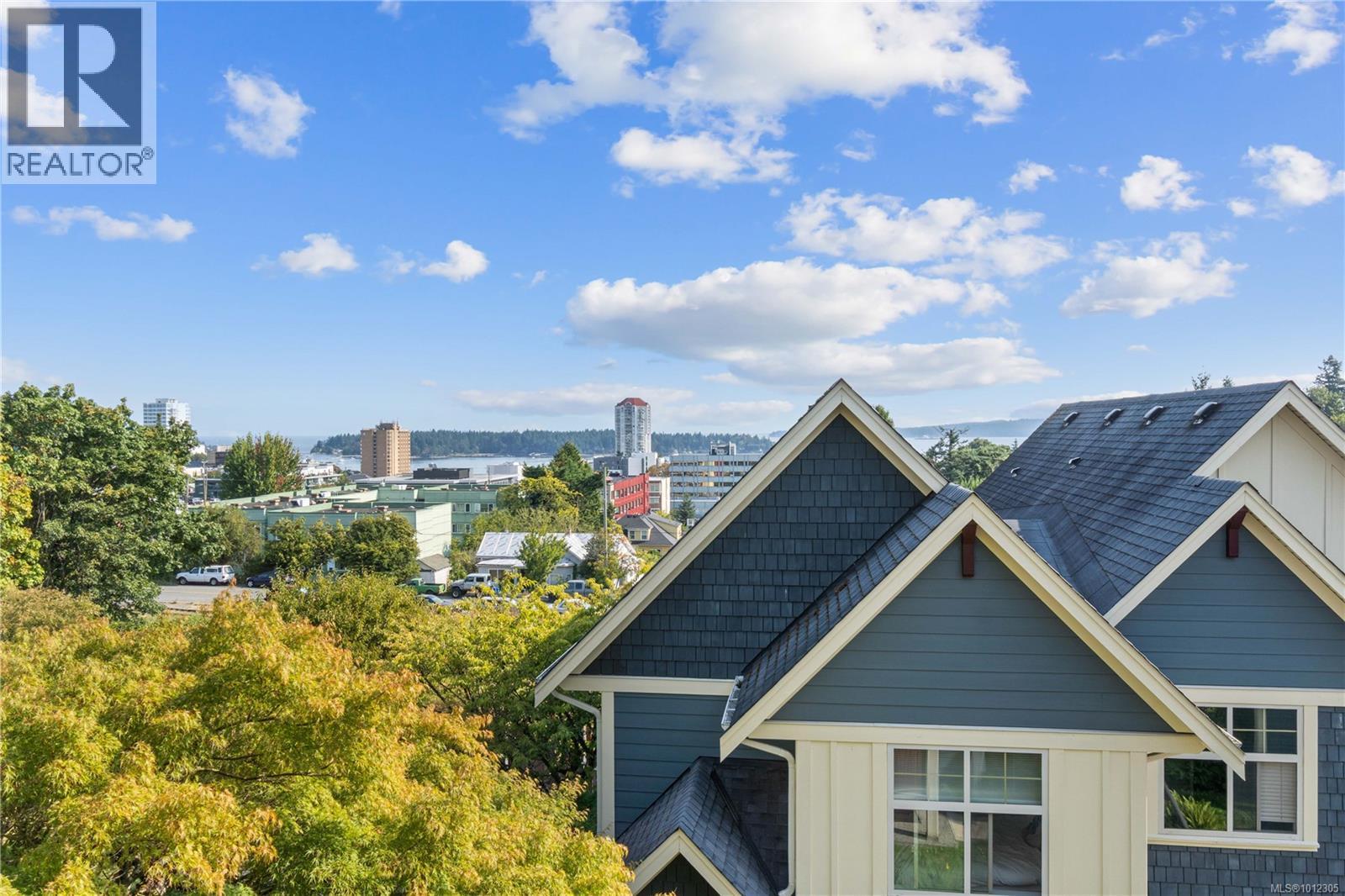 Photo 3 of 2 446 Milton St, Nanaimo BC
