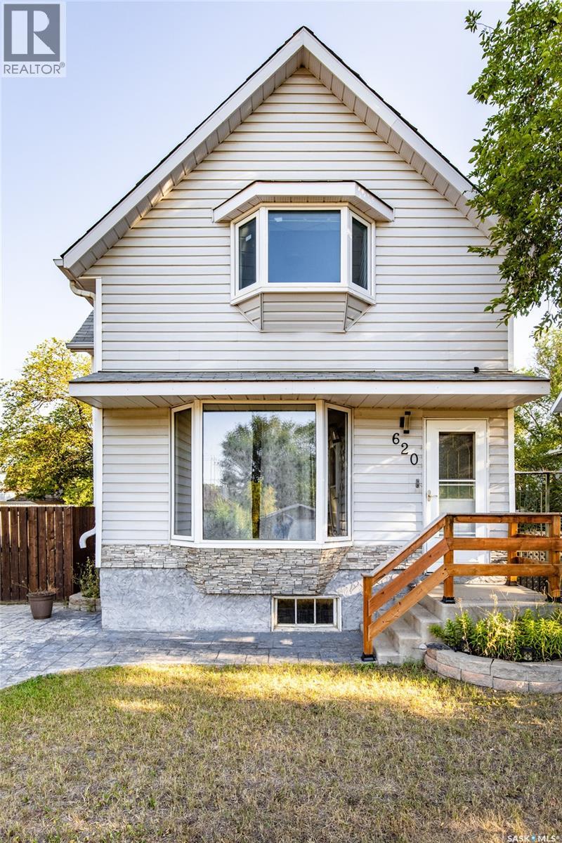 Photo 1 of 620 Ominica Street E, Moose Jaw SK