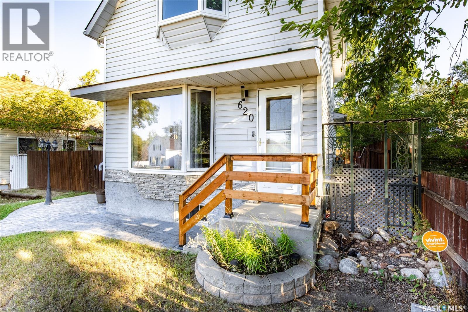 Photo 3 of 620 Ominica Street E, Moose Jaw SK