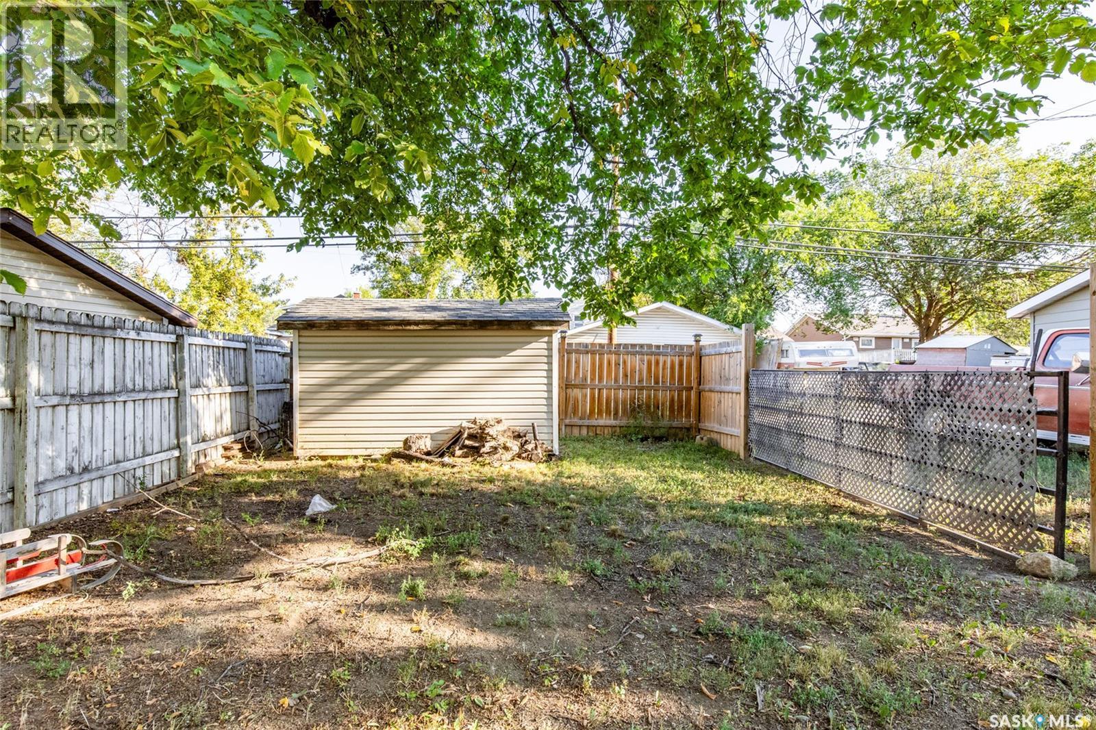 Photo 44 of 620 Ominica Street E, Moose Jaw SK