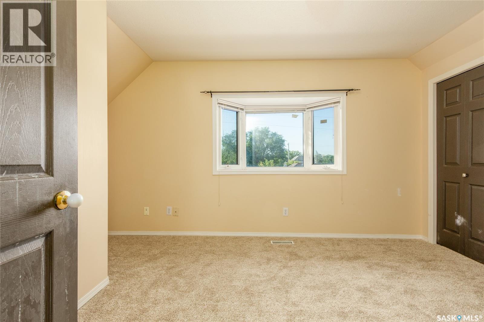 Photo 27 of 620 Ominica Street E, Moose Jaw SK