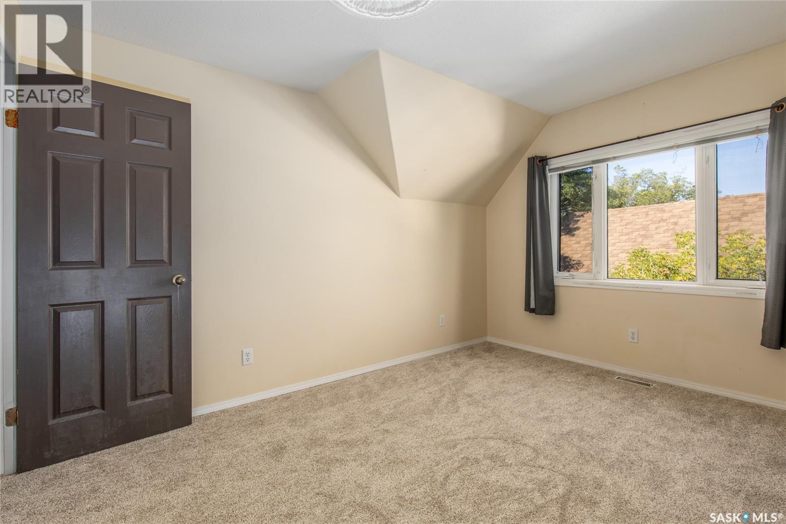 Photo 30 of 620 Ominica Street E, Moose Jaw SK