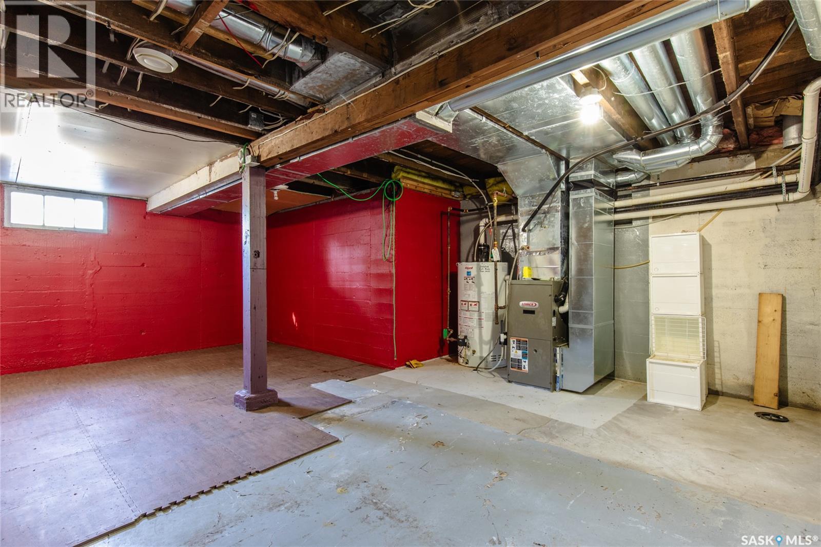 Photo 36 of 620 Ominica Street E, Moose Jaw SK