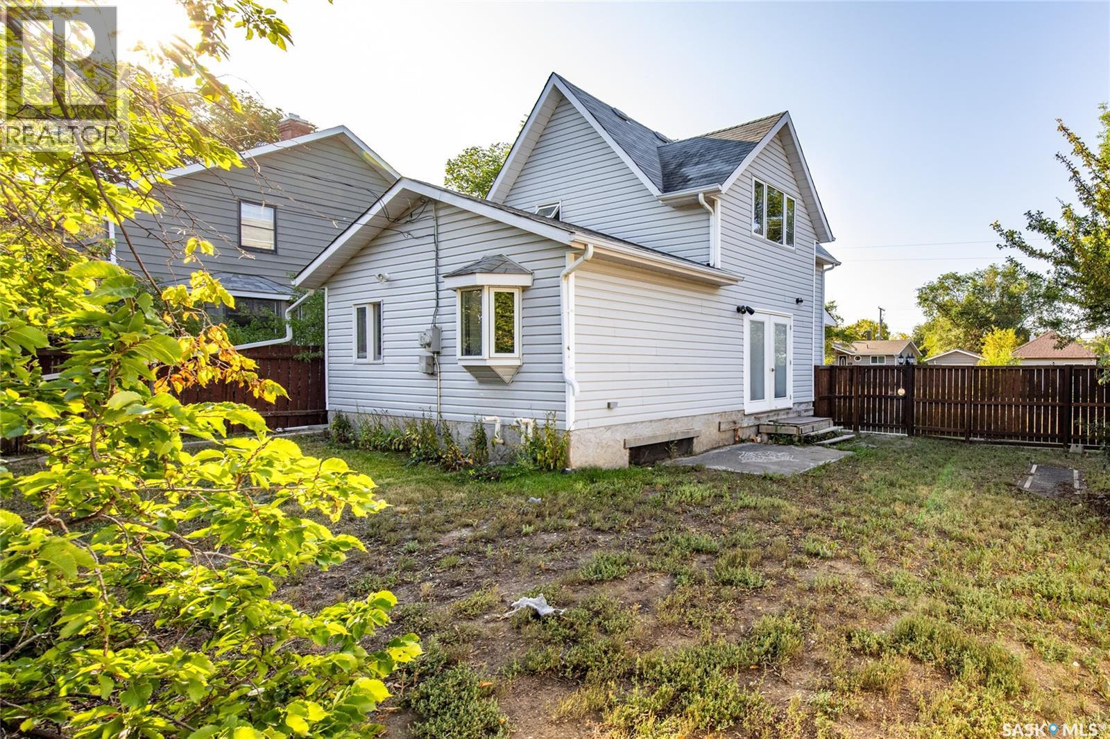 Photo 40 of 620 Ominica Street E, Moose Jaw SK