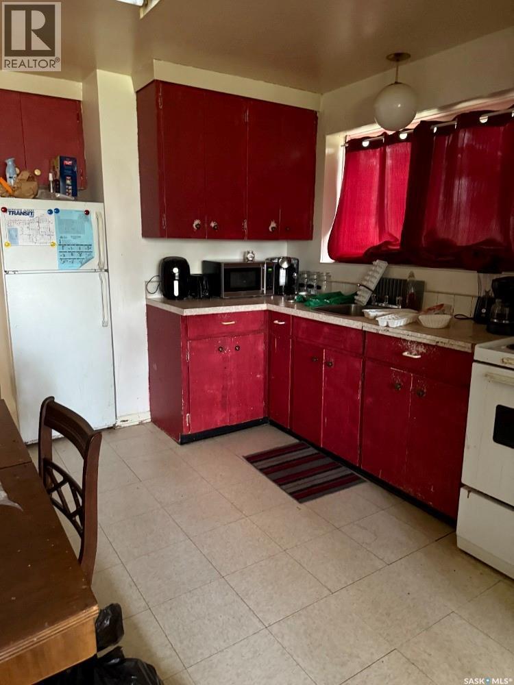 Photo 14 of 616 28th Street E, Prince Albert SK