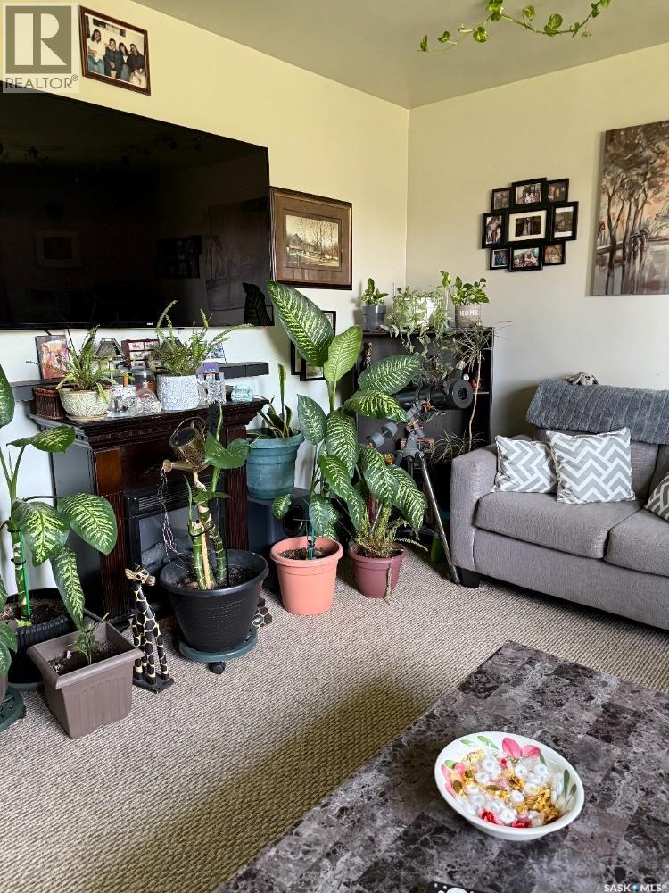 Photo 8 of 616 28th Street E, Prince Albert SK