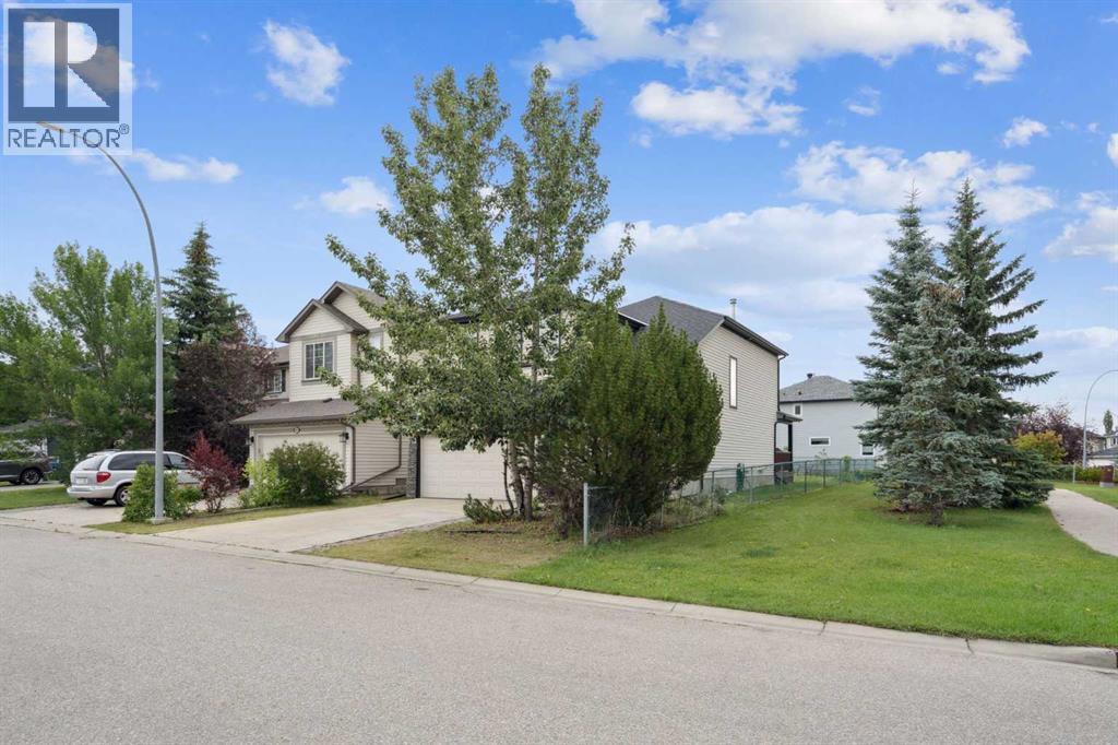 Single Family House for Sale in  Somerglen Way SW Somerset Calgary 