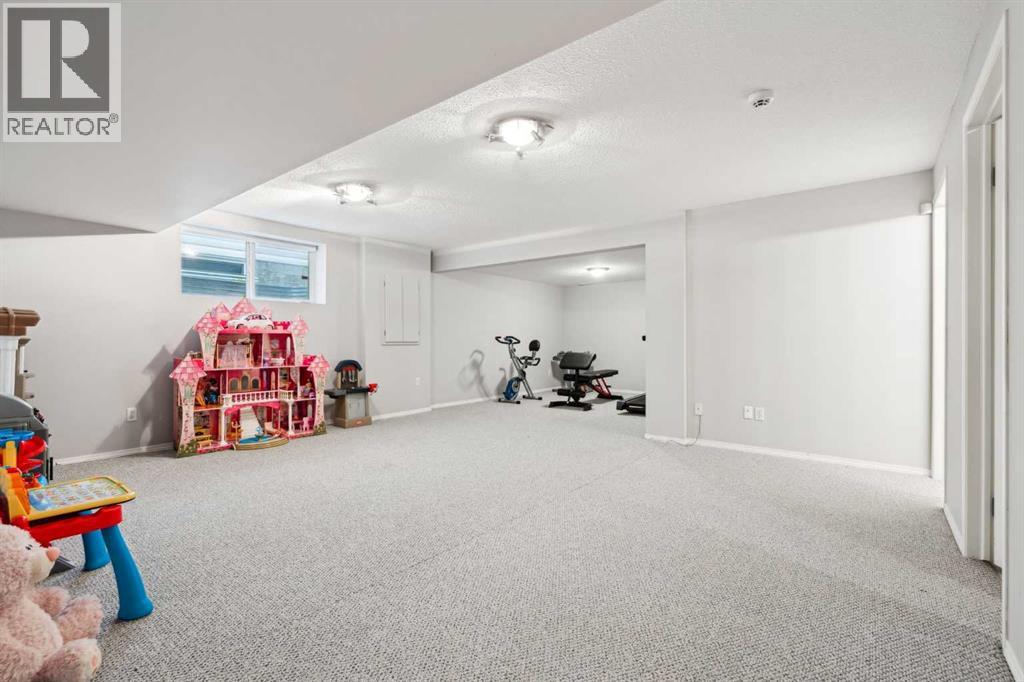 Single Family House for Sale in  Somerglen Way SW Somerset Calgary 