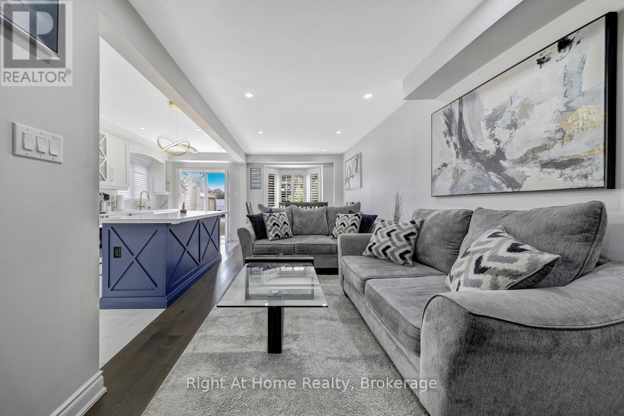Photo 10 of 48 5255 Guildwood Way, Mississauga ON