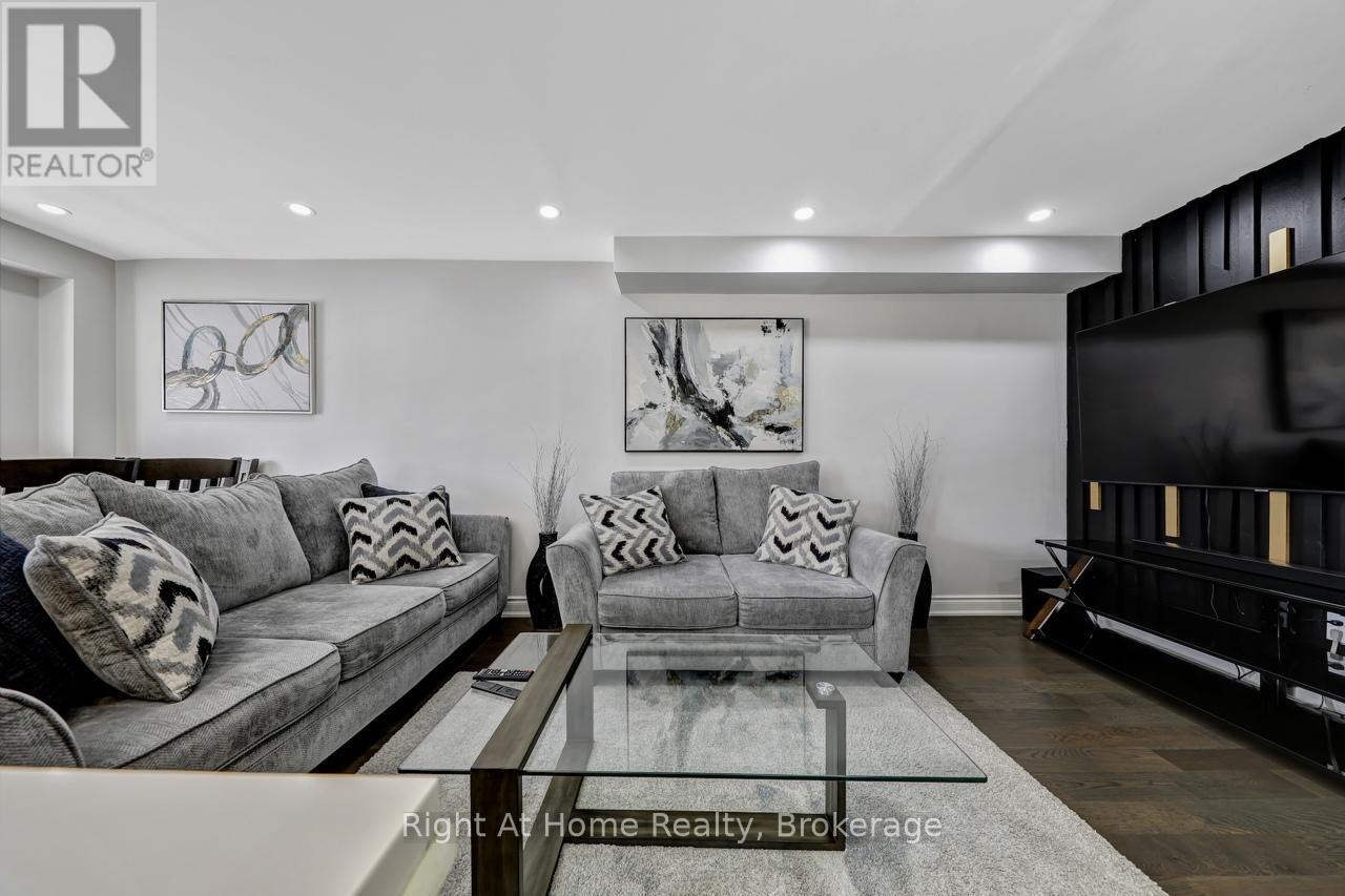 Photo 11 of 48 5255 Guildwood Way, Mississauga ON