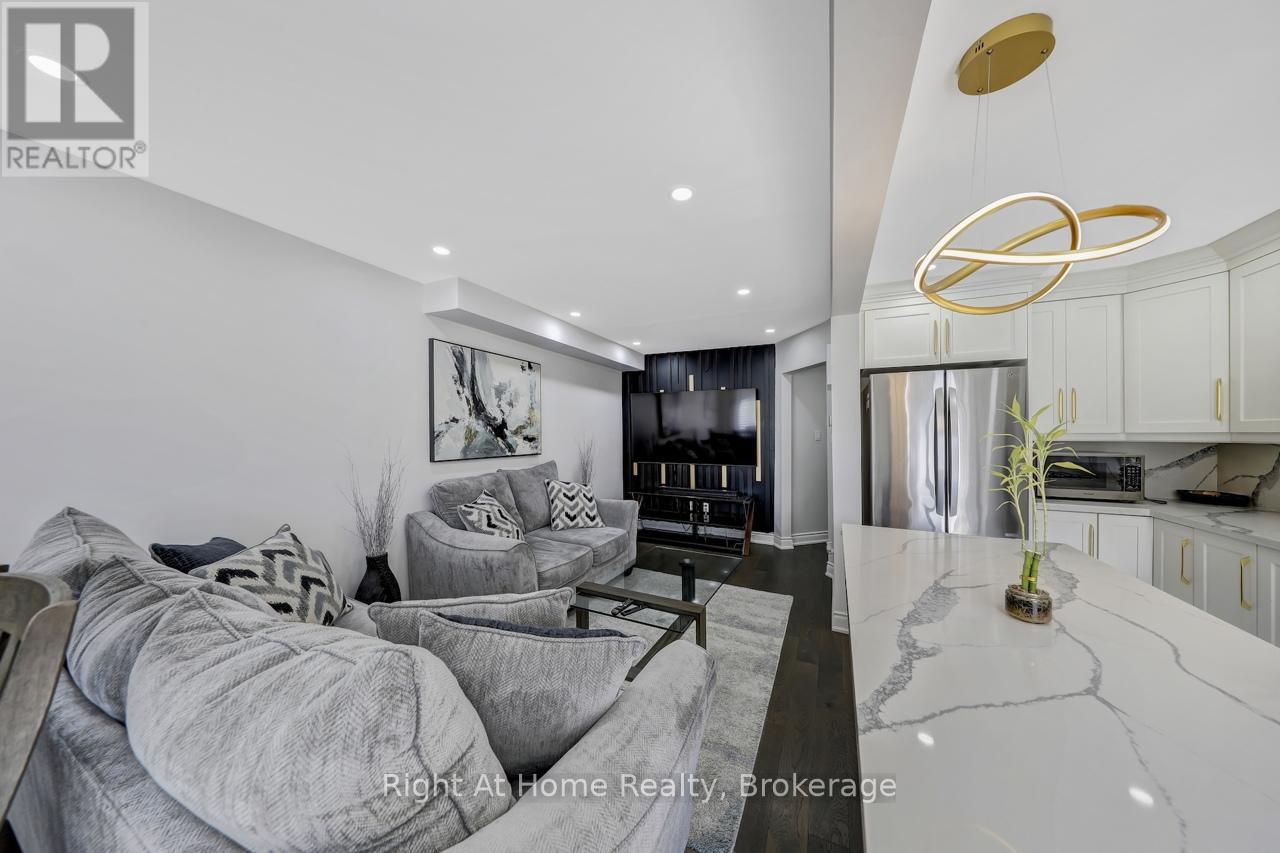Photo 12 of 48 5255 Guildwood Way, Mississauga ON