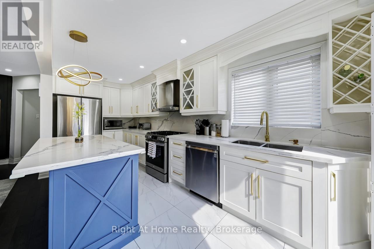 Photo 16 of 48 5255 Guildwood Way, Mississauga ON