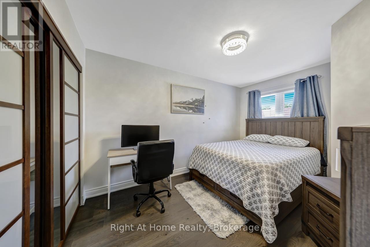 Photo 20 of 48 5255 Guildwood Way, Mississauga ON