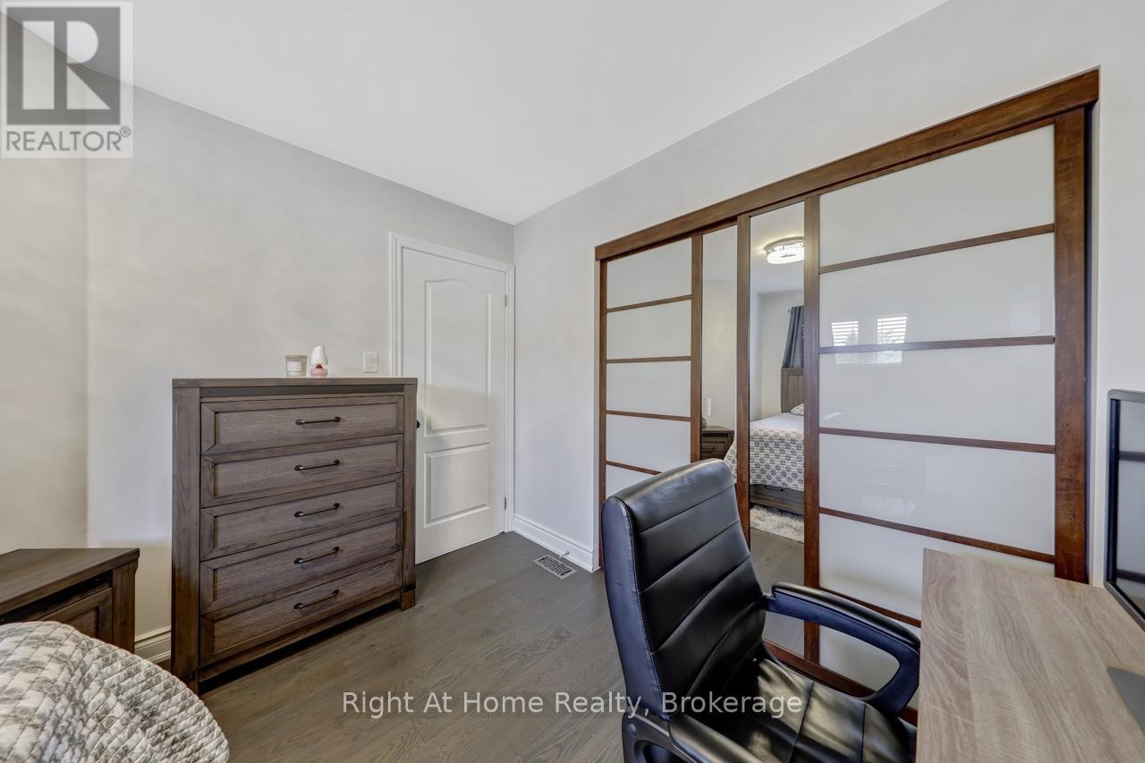 Photo 21 of 48 5255 Guildwood Way, Mississauga ON