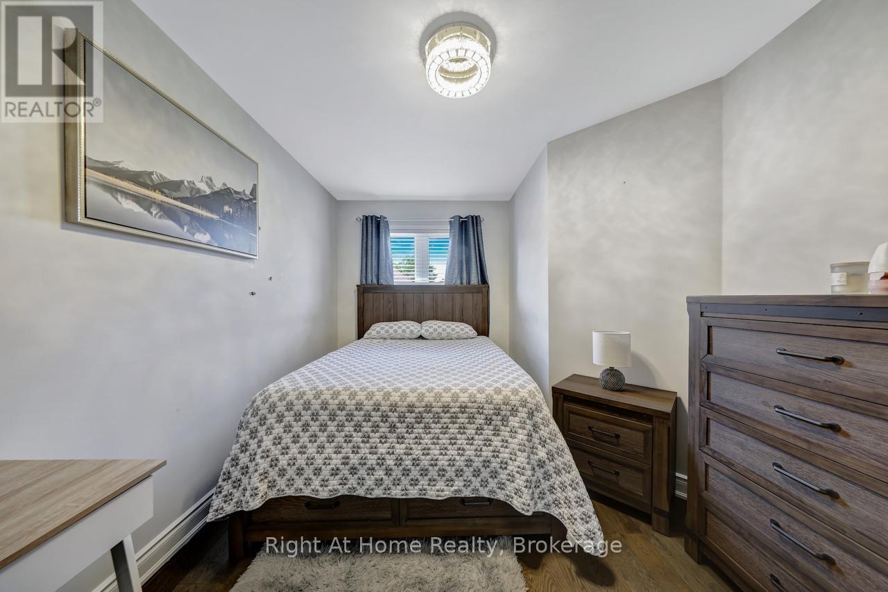 Photo 22 of 48 5255 Guildwood Way, Mississauga ON