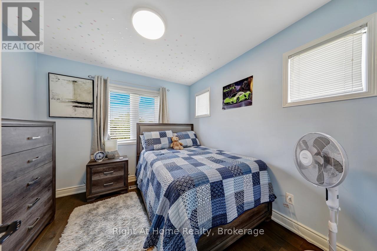 Photo 23 of 48 5255 Guildwood Way, Mississauga ON