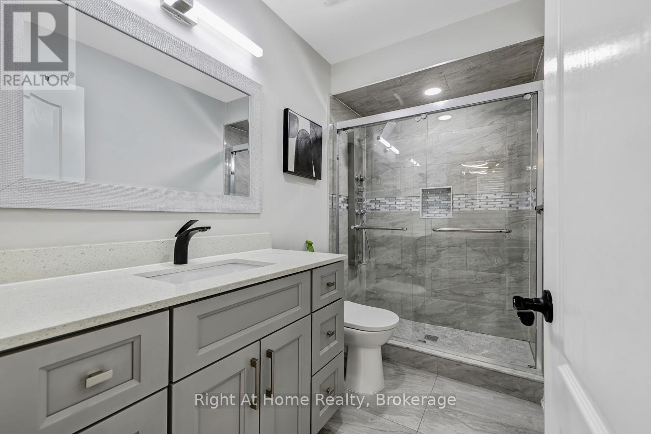 Photo 25 of 48 5255 Guildwood Way, Mississauga ON