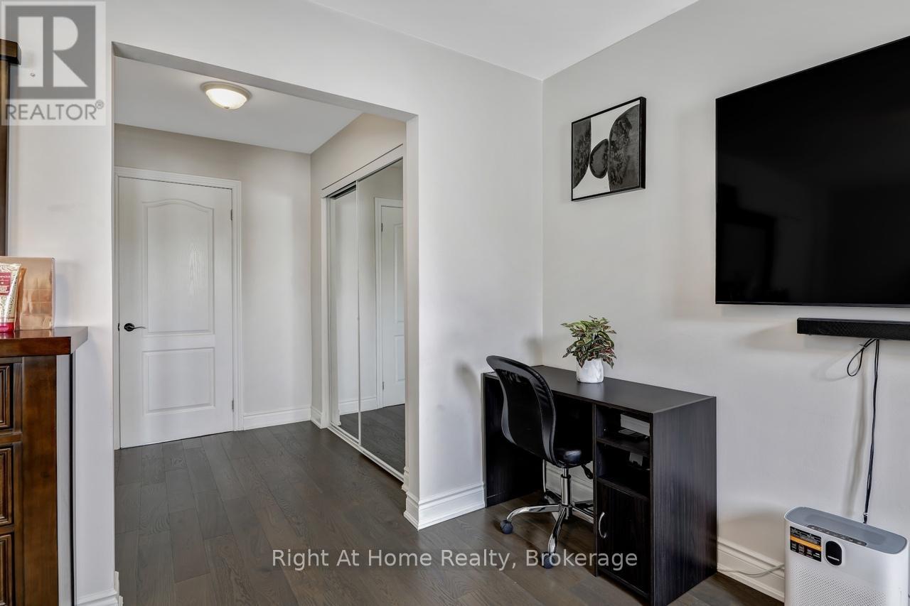 Photo 29 of 48 5255 Guildwood Way, Mississauga ON