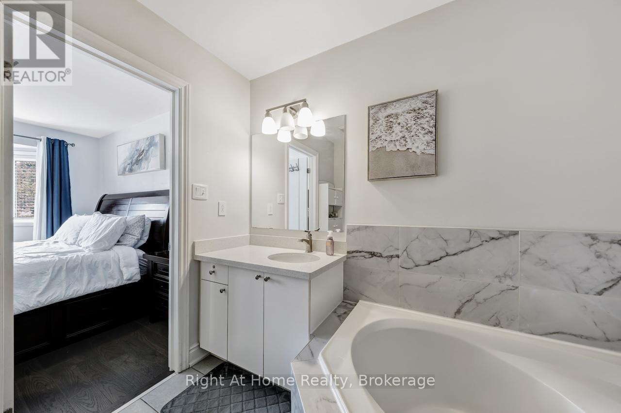 Photo 32 of 48 5255 Guildwood Way, Mississauga ON