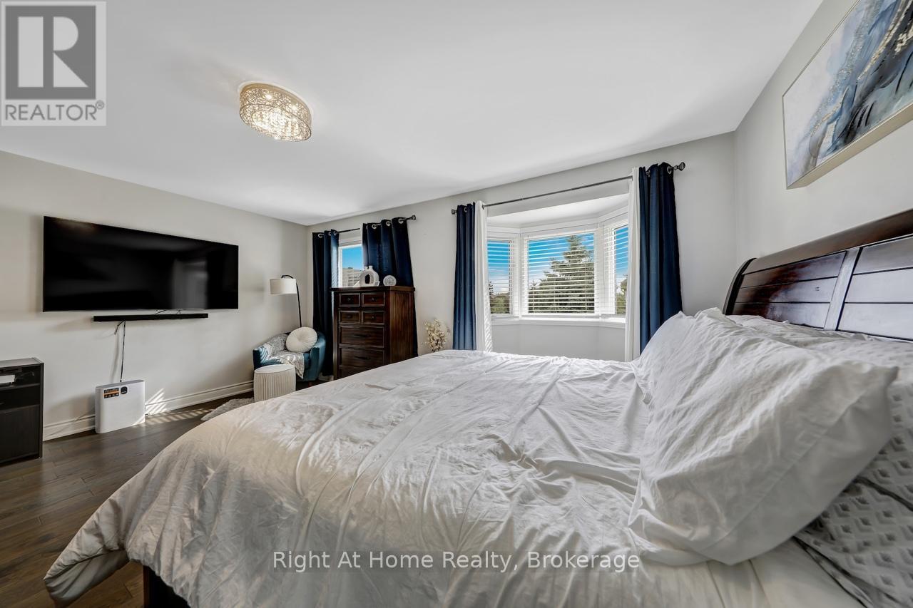 Photo 33 of 48 5255 Guildwood Way, Mississauga ON