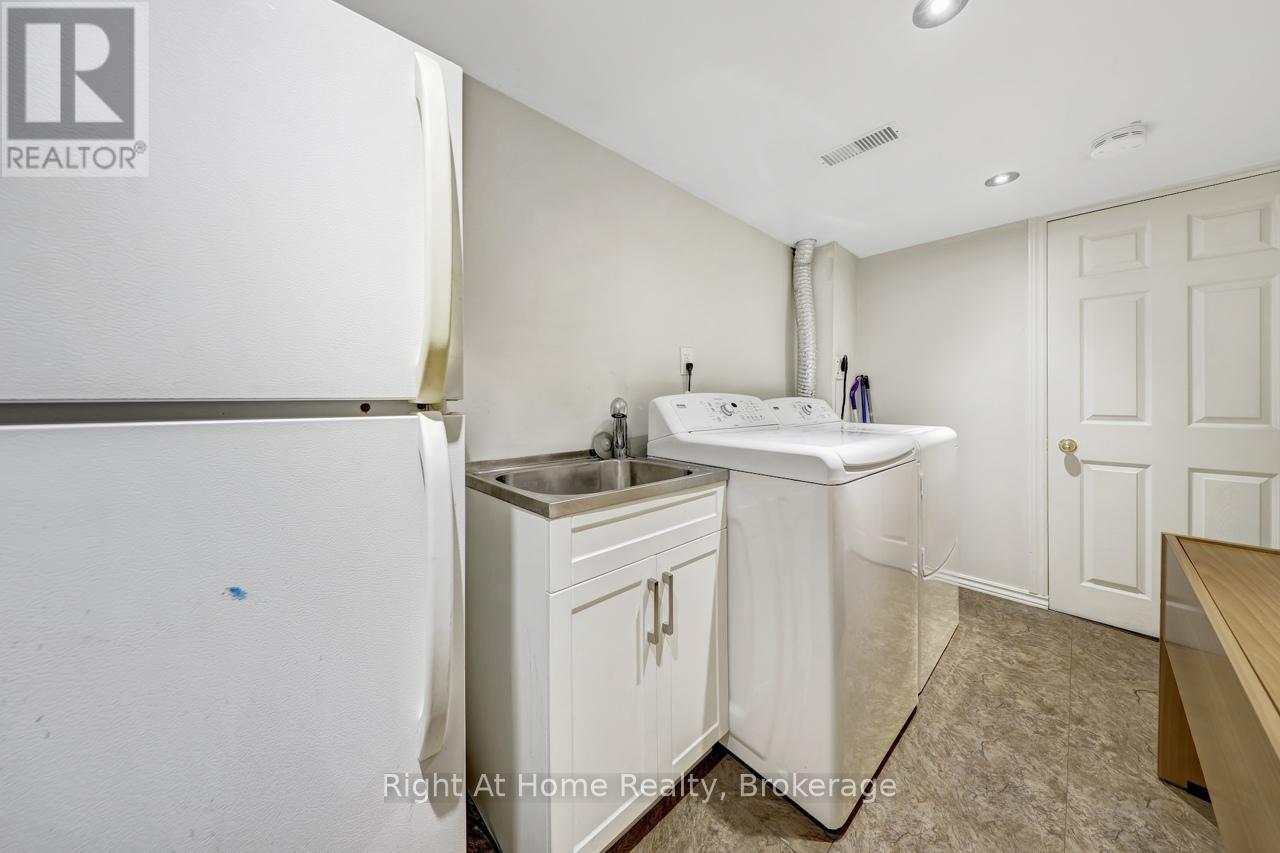 Photo 36 of 48 5255 Guildwood Way, Mississauga ON