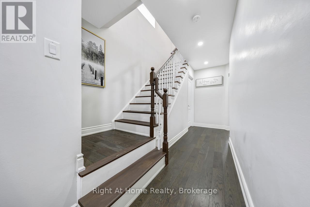 Photo 8 of 48 5255 Guildwood Way, Mississauga ON