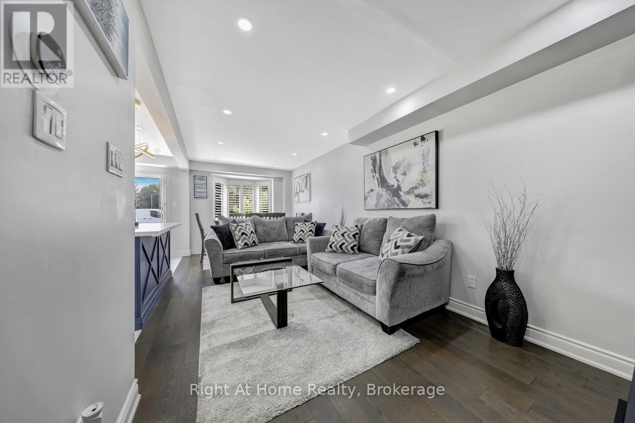 Photo 9 of 48 5255 Guildwood Way, Mississauga ON
