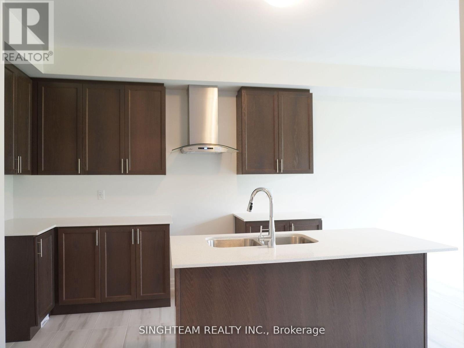Photo 4 of 44 Del Ray Crescent, Wasaga Beach ON