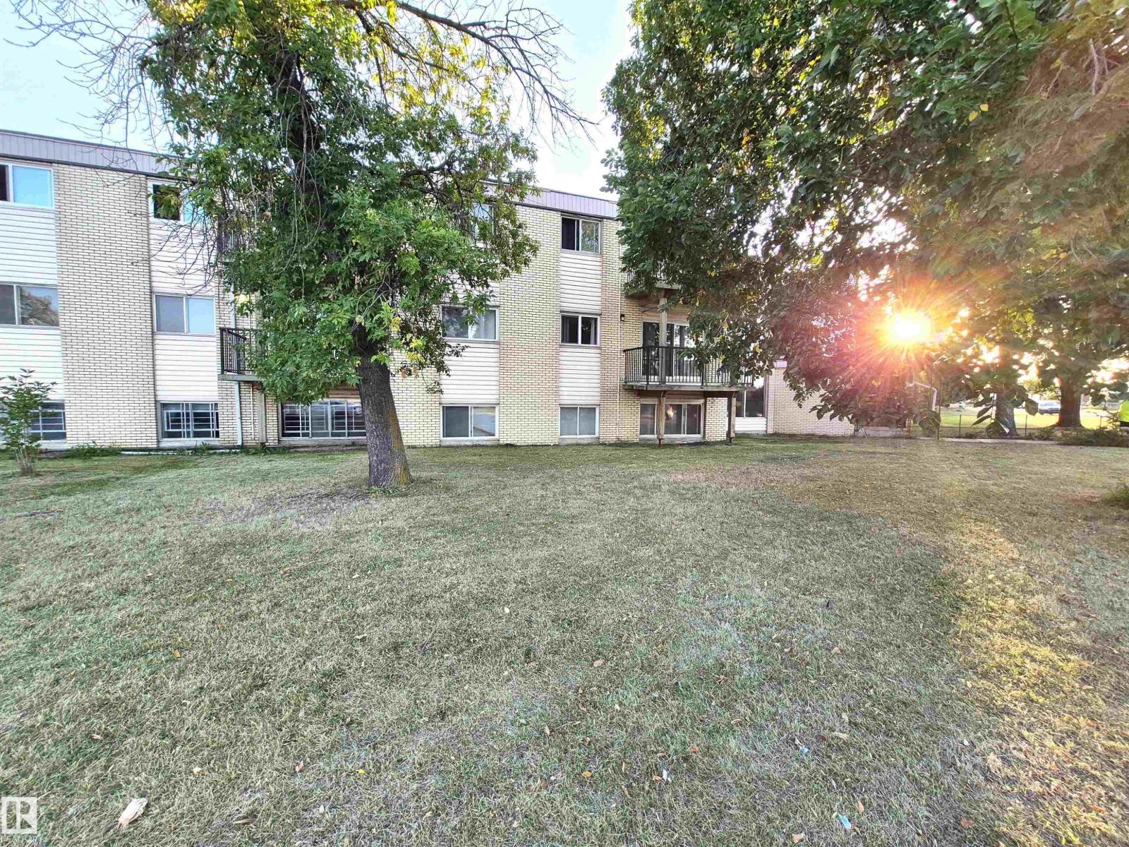 Photo 1 of 22 C 5715 133 Av Nw, Edmonton AB