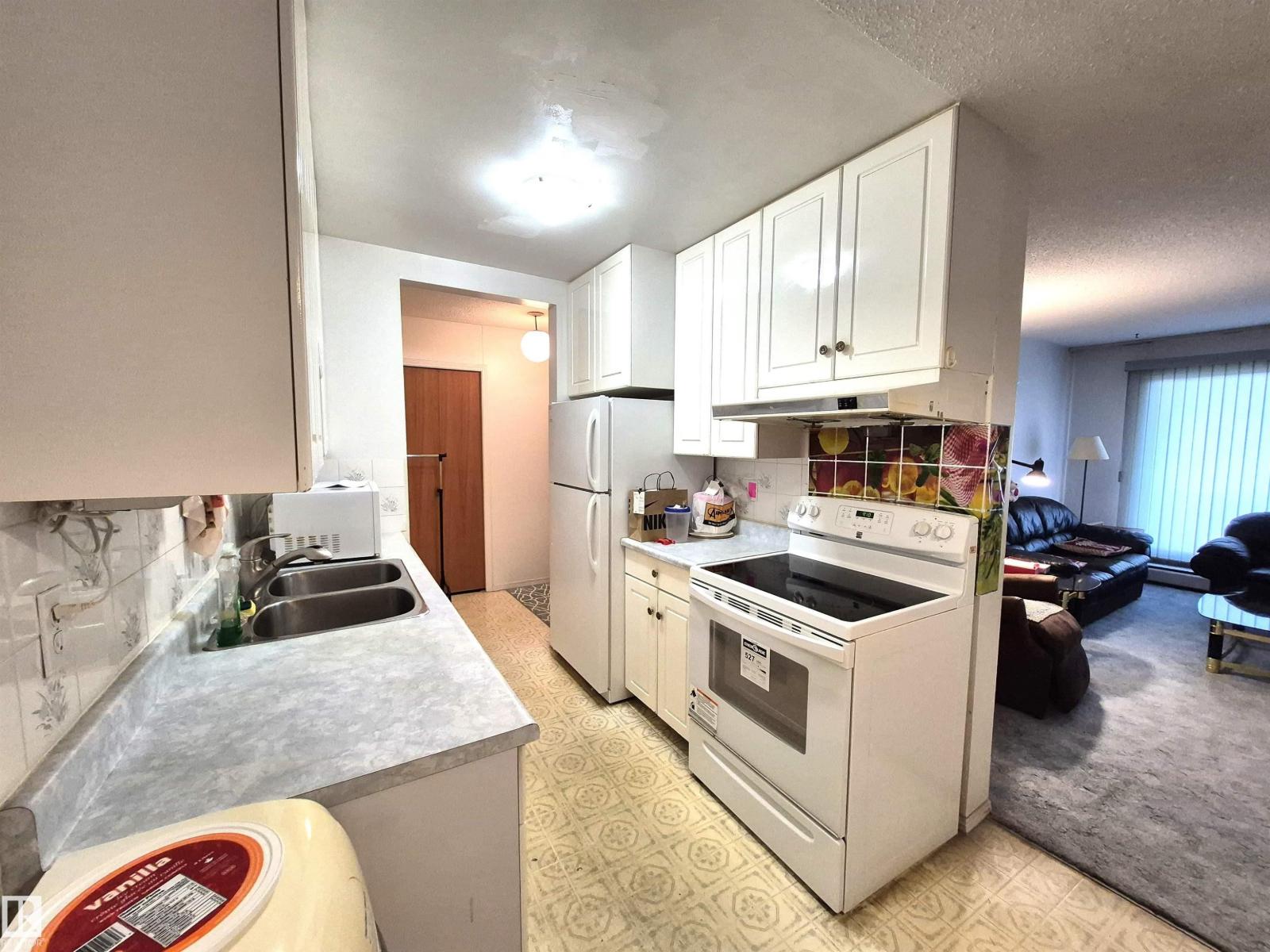 Photo 10 of 22 C 5715 133 Av Nw, Edmonton AB