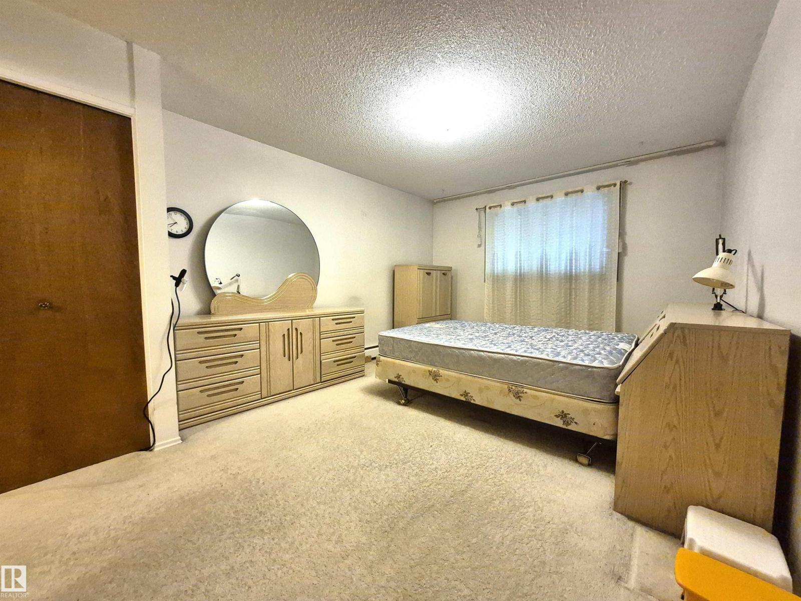 Photo 17 of 22 C 5715 133 Av Nw, Edmonton AB