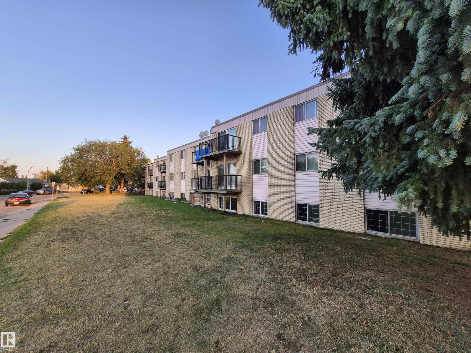 Photo 29 of 22 C 5715 133 Av Nw, Edmonton AB