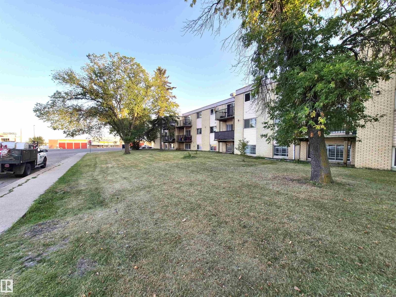 Photo 30 of 22 C 5715 133 Av Nw, Edmonton AB