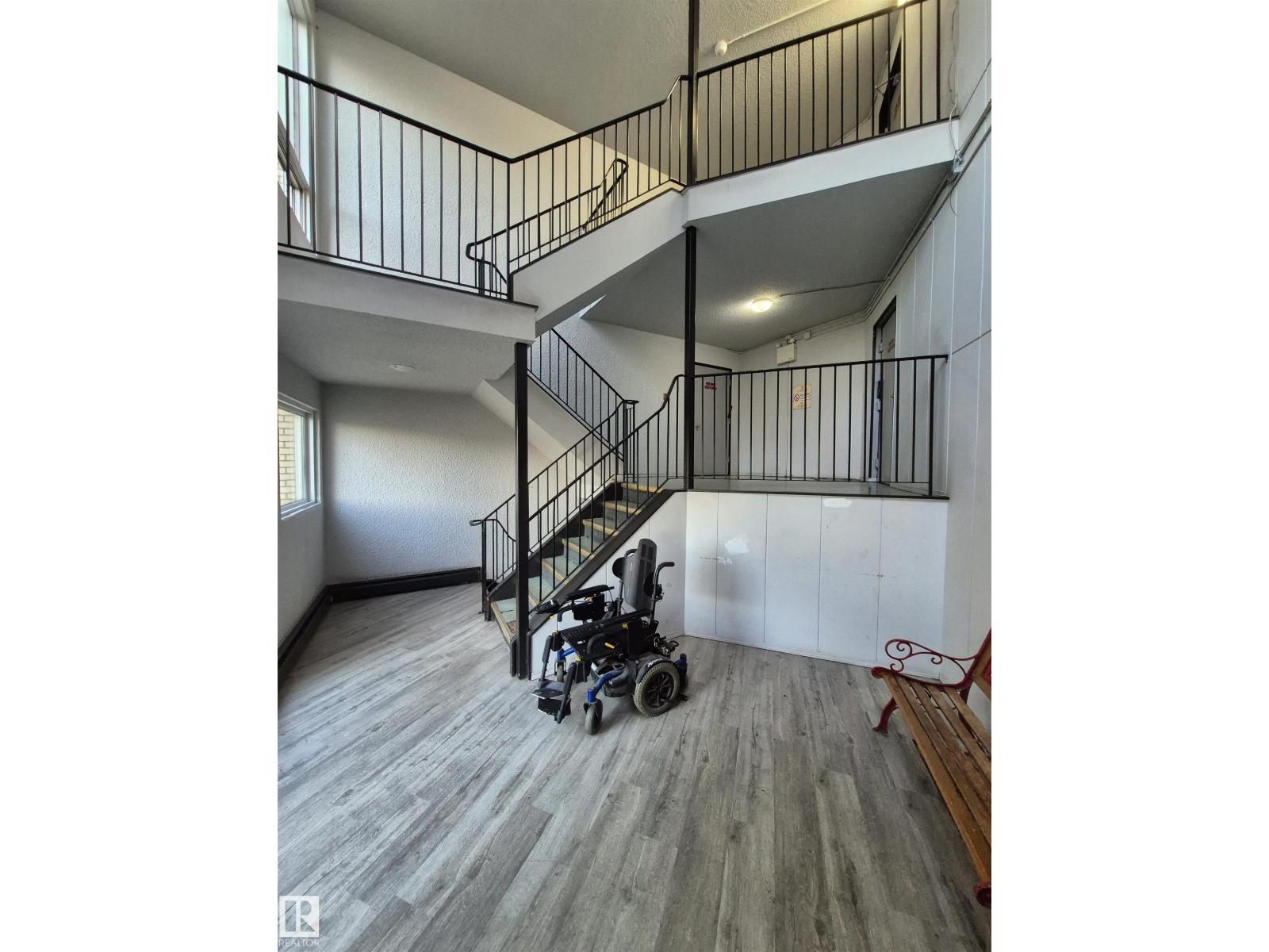 Photo 4 of 22 C 5715 133 Av Nw, Edmonton AB