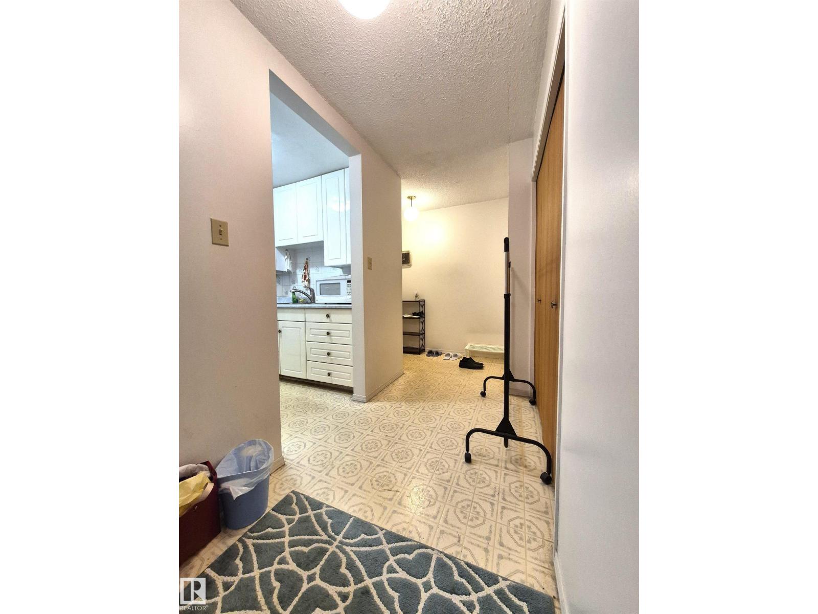 Photo 8 of 22 C 5715 133 Av Nw, Edmonton AB