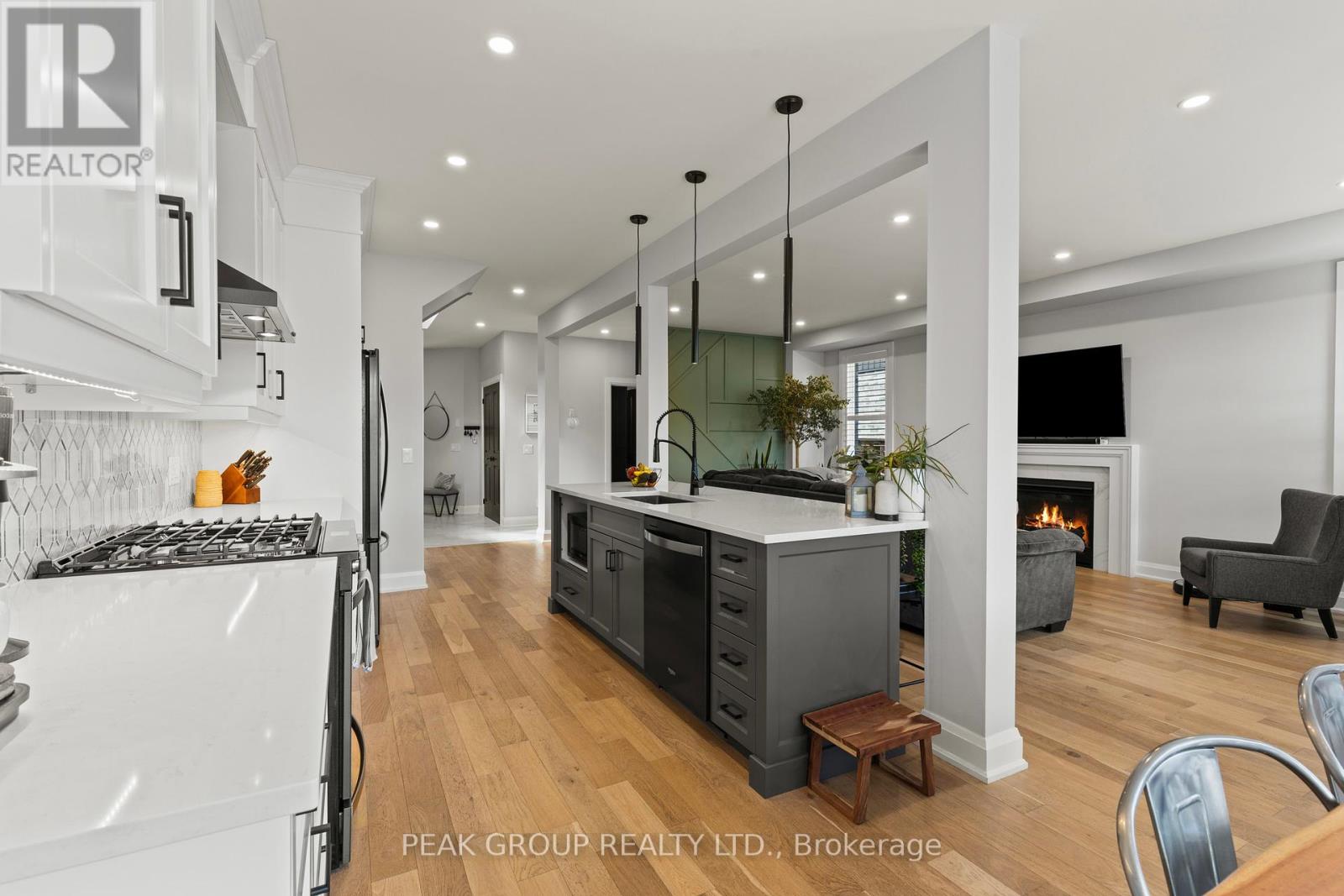 Photo 11 of 119 Susan Drive, Pelham ON
