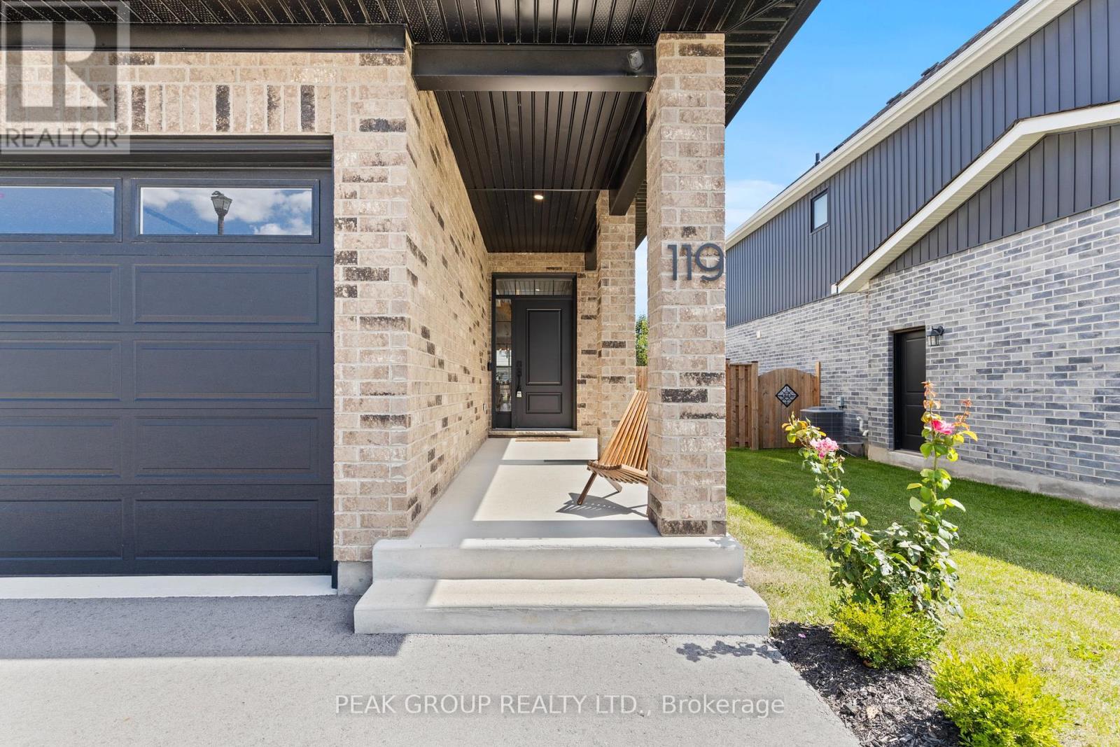 Photo 3 of 119 Susan Drive, Pelham ON