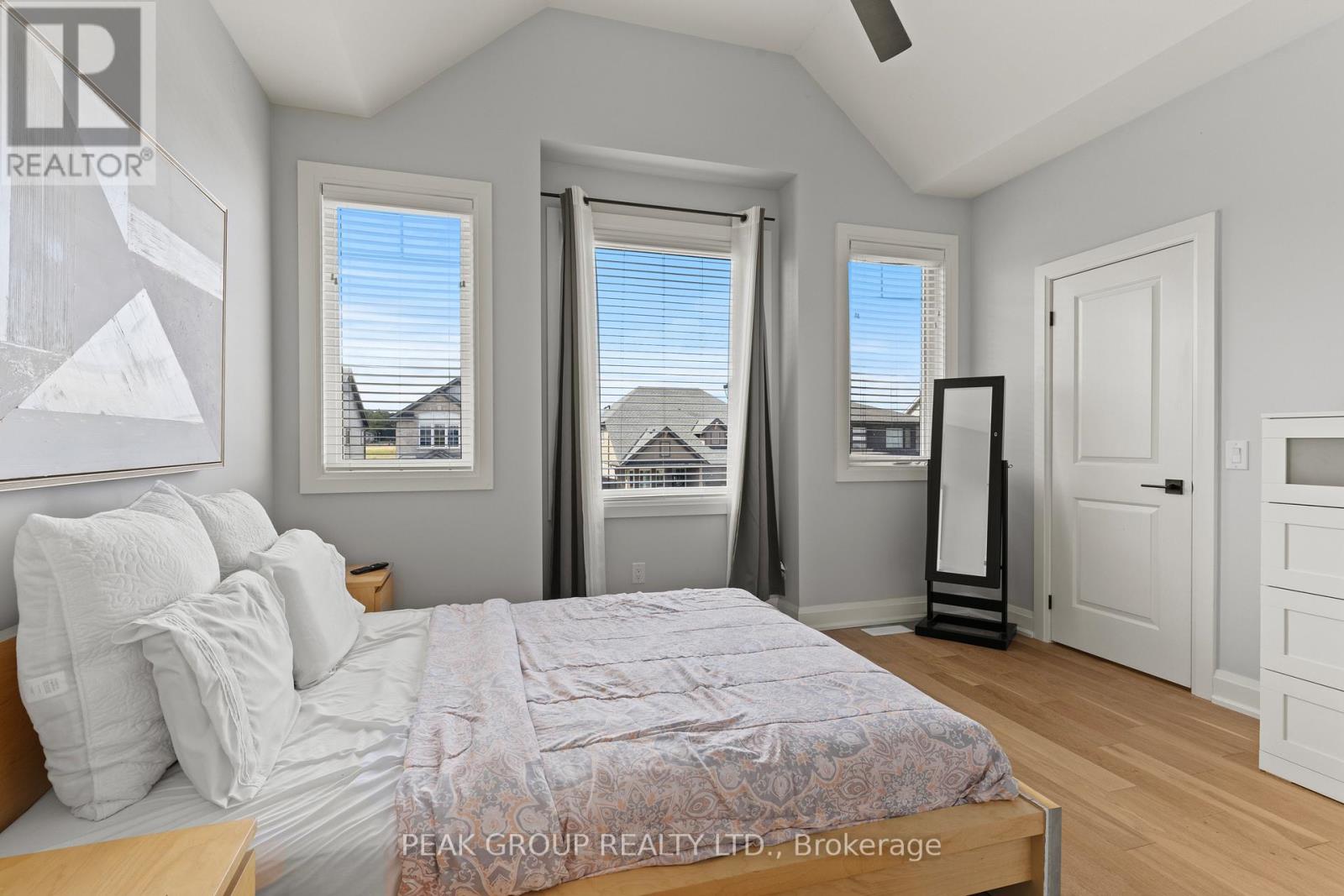 Photo 31 of 119 Susan Drive, Pelham ON