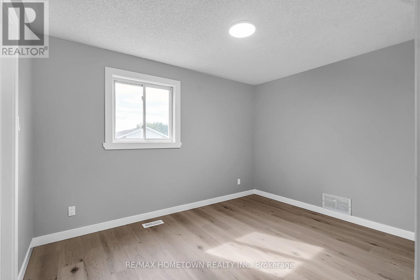 Photo 20 of 35 Hustler Crescent, South Dundas ON