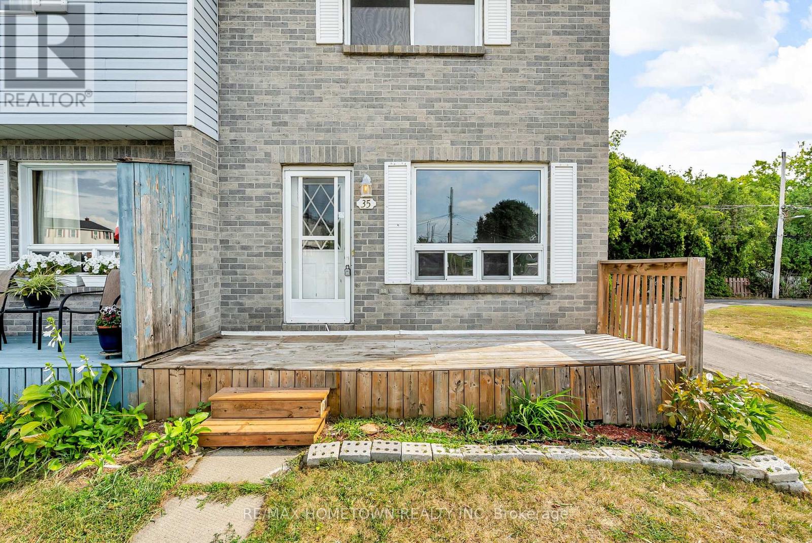 Photo 2 of 35 Hustler Crescent, South Dundas ON