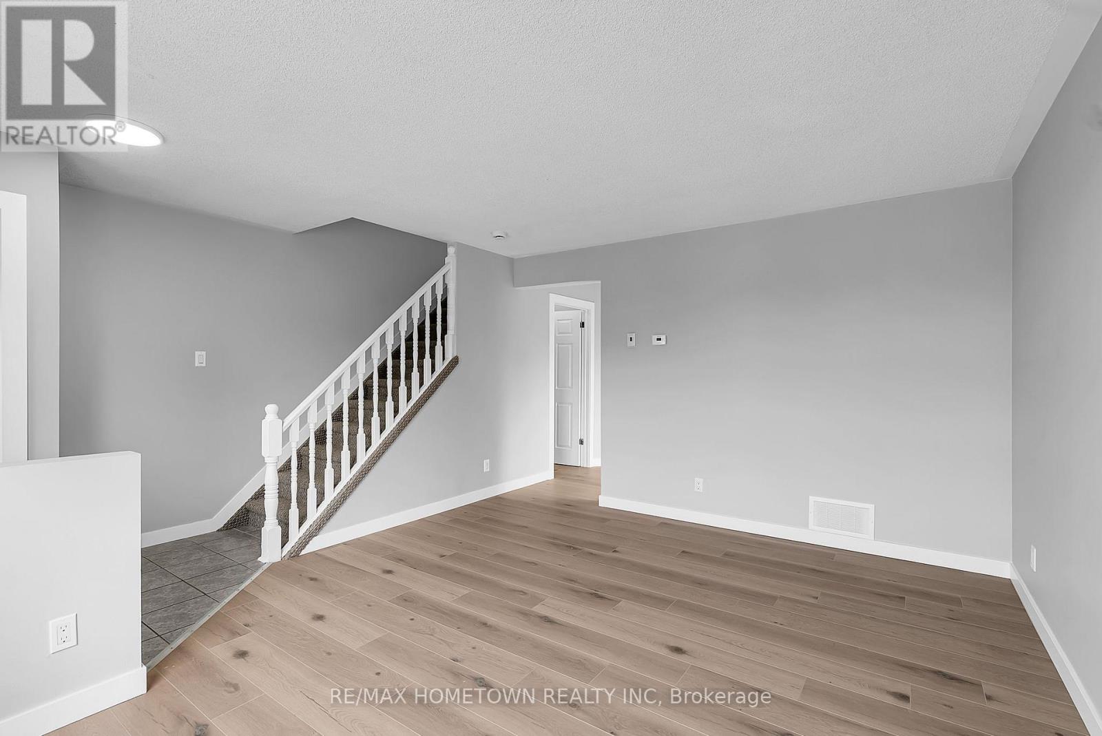 Photo 7 of 35 Hustler Crescent, South Dundas ON