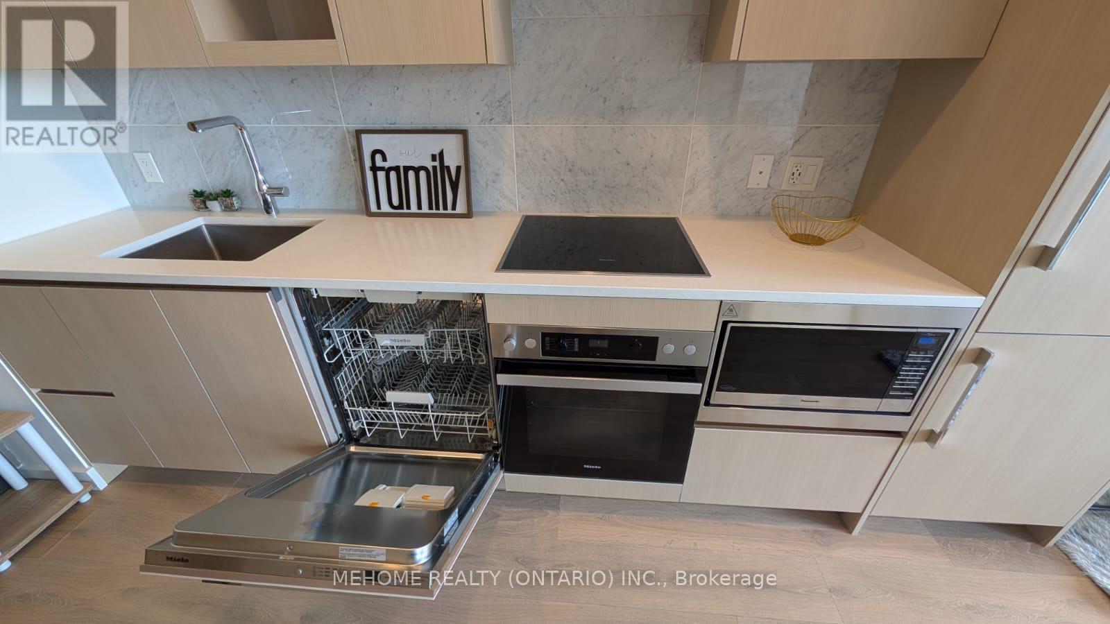Photo 5 of 1208 95 Mcmahon Drive, Toronto ON
